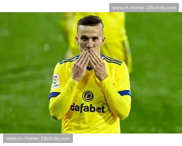 瓦伦西亚控球进攻策略 中场短传渗透破解密集防守可能性